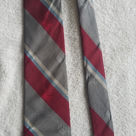 John Ashford 100% Silk Necktie / Suit Tie Grey, Red, Blue Stripe - Picture 3 of 14